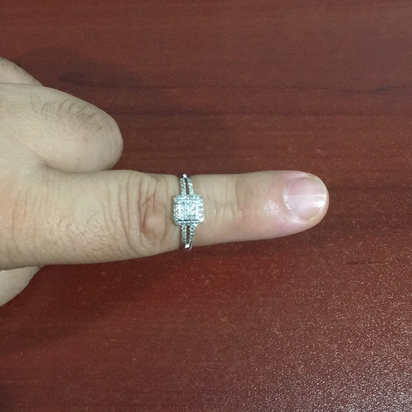 10k White Gold Women's Diamond 💎 Cluster Ring 💍 - Picture 7 of 8